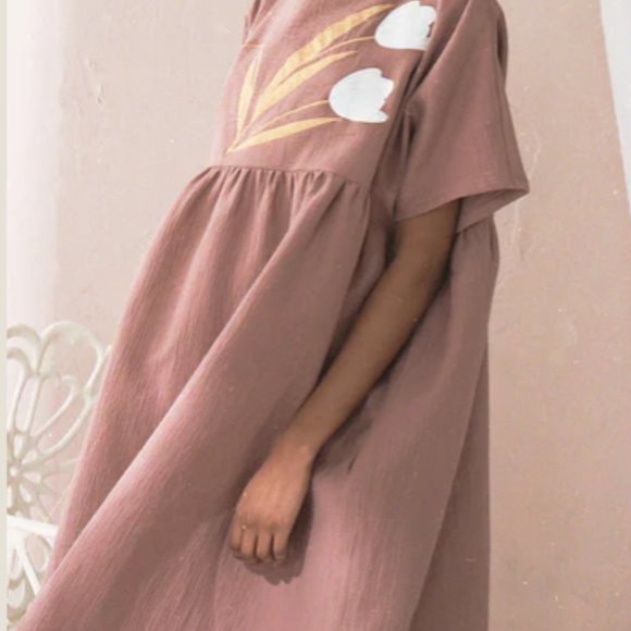 Elegant Brown Floral Dress - Picture 2 of 2